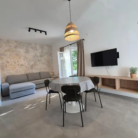 Apartamento Evita Mediterranean Family Oasis Among Olive Trees